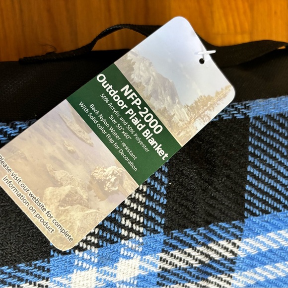 Limited Edition Chris Stapleton Picnic Blanket and Beer Cozies - Picture 5 of 9